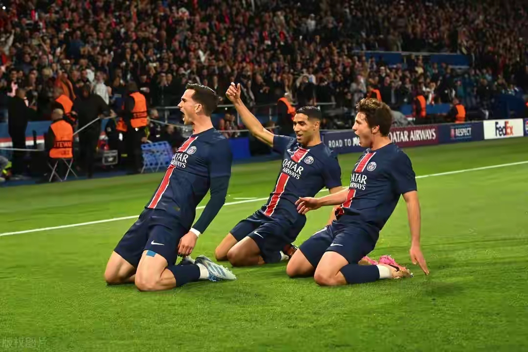 爱游戏入口-关于社区盾赛程吃紧，巴黎圣日耳曼今晨外线爆发，态度坚定，轮换策略成焦点的信息-爱游戏入口